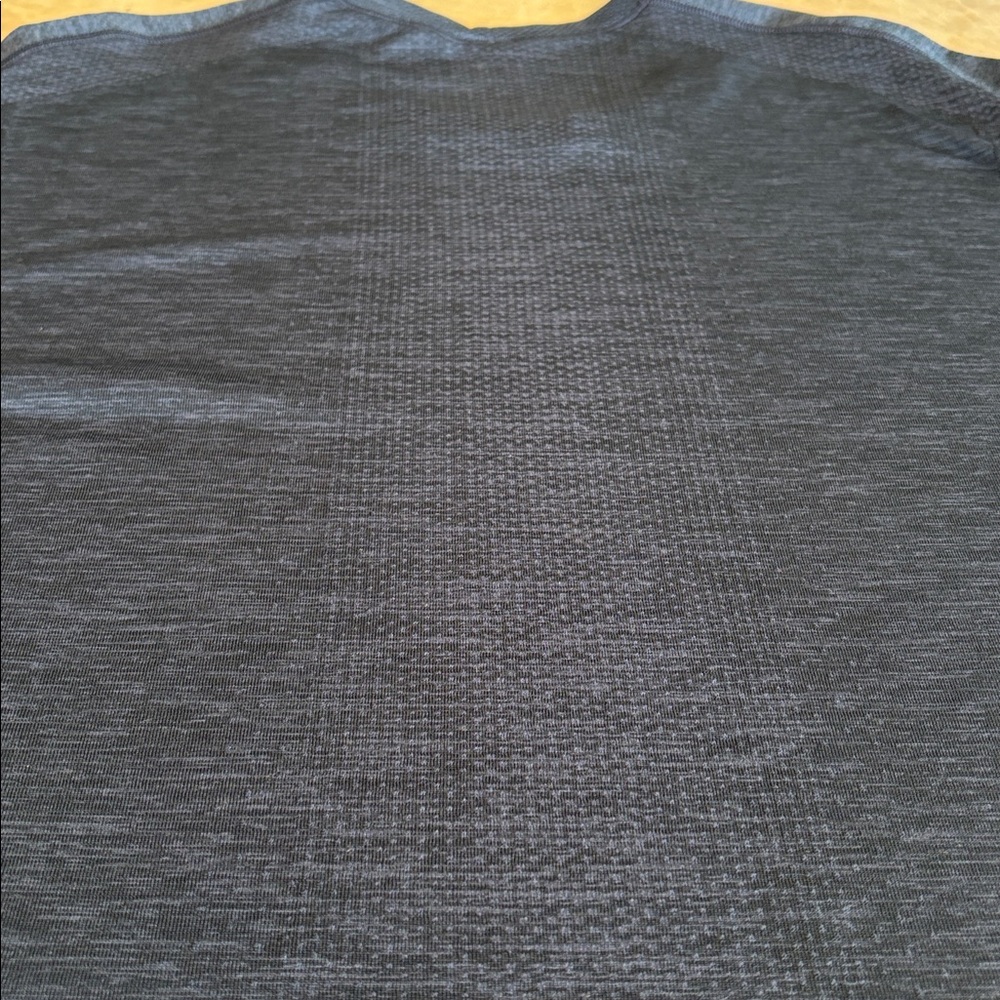 Men’s Lululemon long sleeve performance T shirt. - Picture 16 of 16